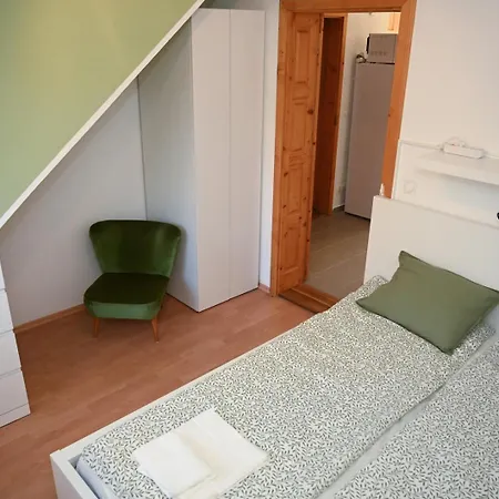 Bogarka Apartmanhaz *